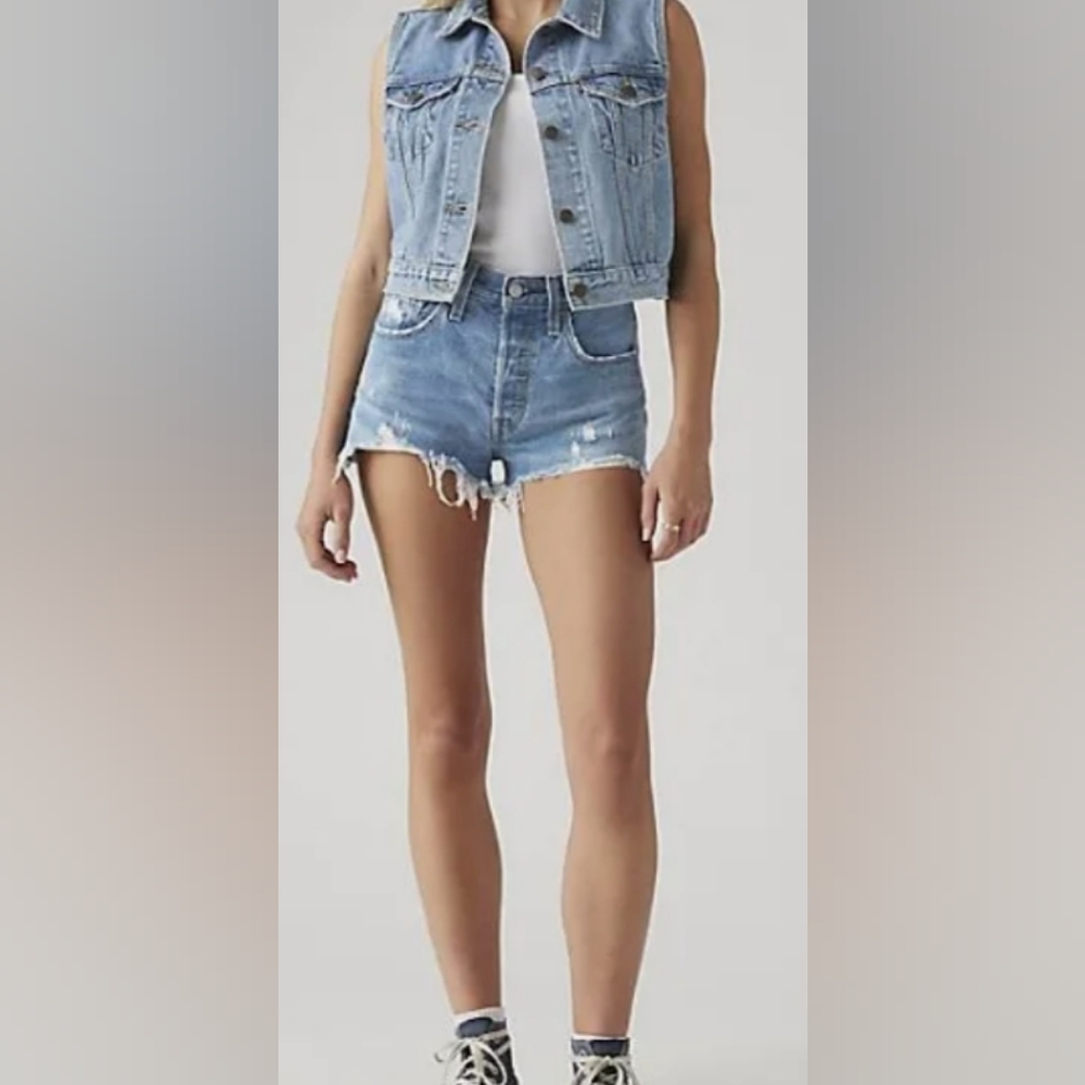 Levi's 501 Women's Blue Frayed Hem Button Fly Denim Jean Shorts Size 24